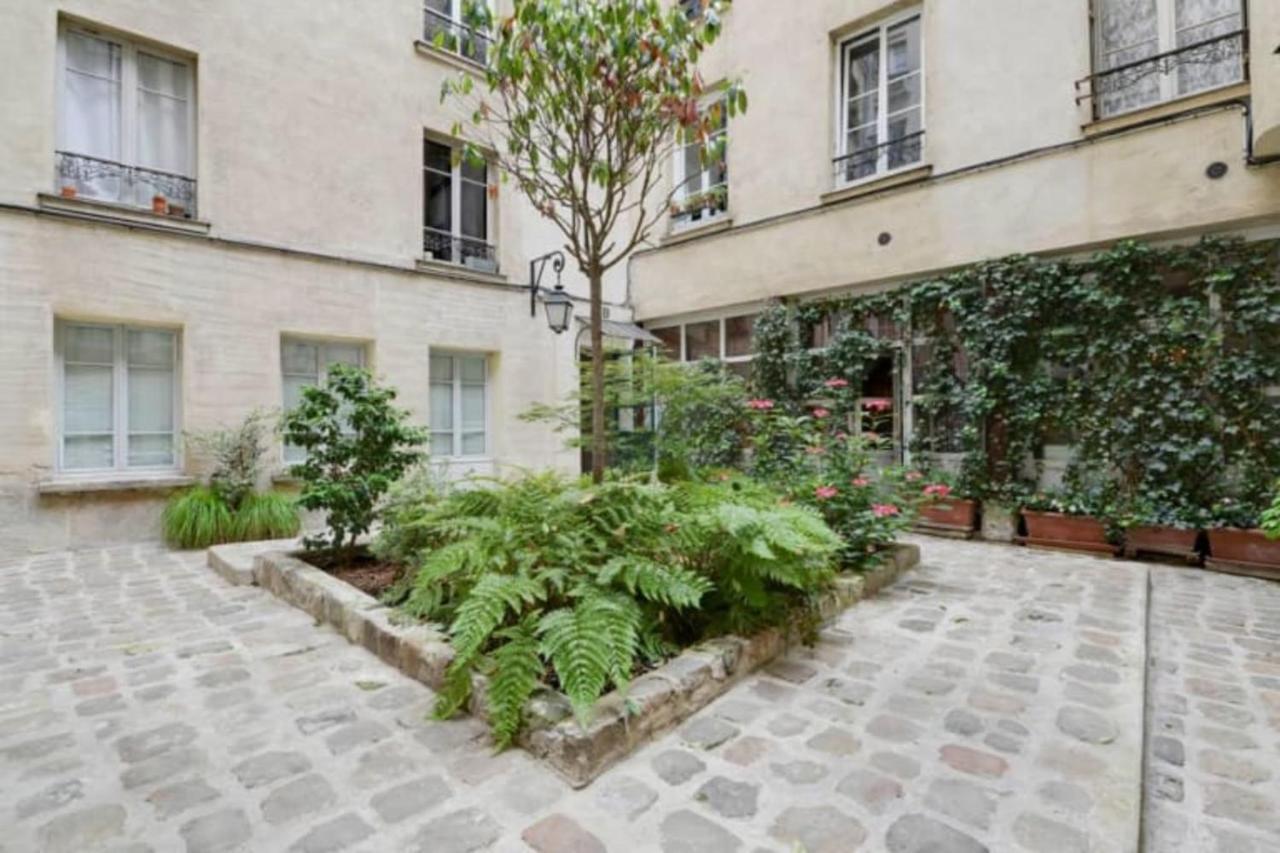 Guestready - Classic Parisian In Marais * Parijs